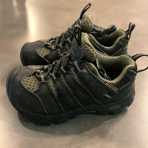 KEEN waterproof sneakers - Picture 1 of 4